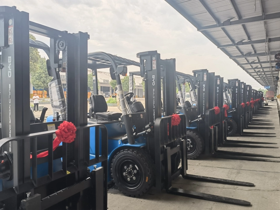 Multi-layer high shelf warehousing logistics, BYD RTR three-way stacking truck operation process(Image1)