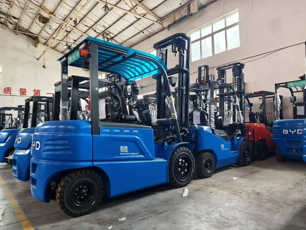 Large logistics park intelligent upgrade, BYD AP25 forklift operation real shot reference(Image1)