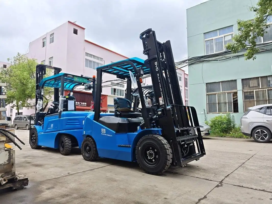 Electronic raw materials high shelf storage RTR series BYD three-way forklift practical operation sharing(Image1)