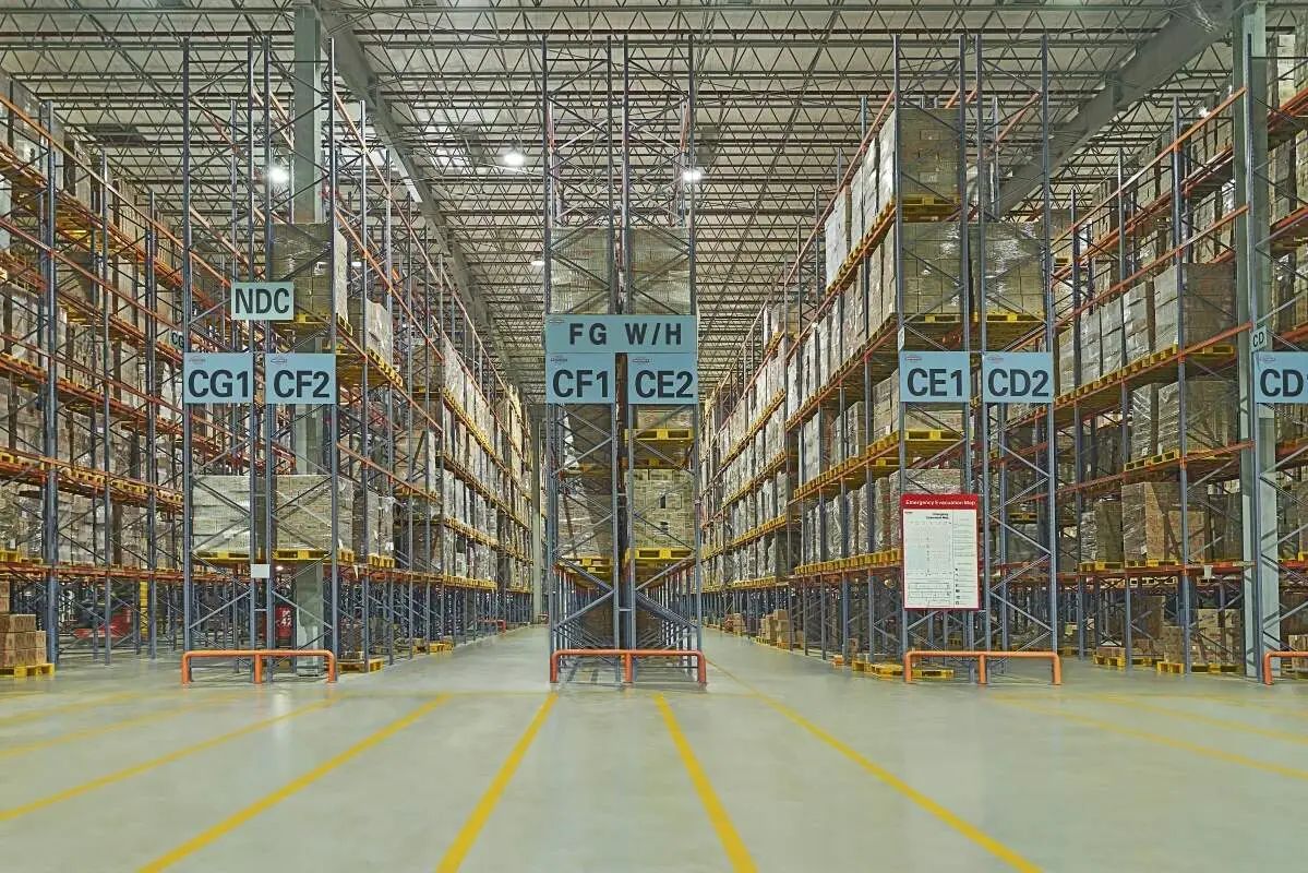 2-Ton counterbalanced heavy cold chain lithium battery forklift, multi-shift low temperature operation performance(Image1)