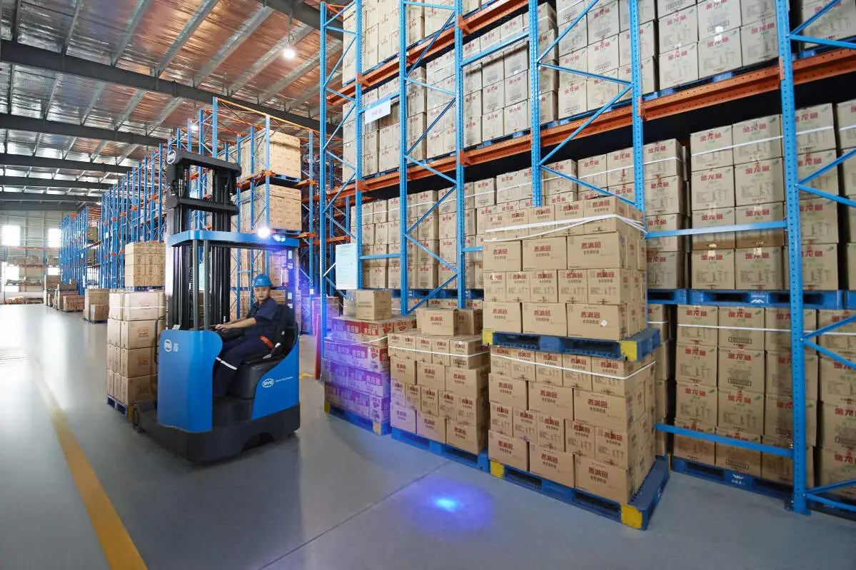 BYD cold chain forklift case | Low temperature clean lithium battery forklift cold storage logistics application solution(Image1)