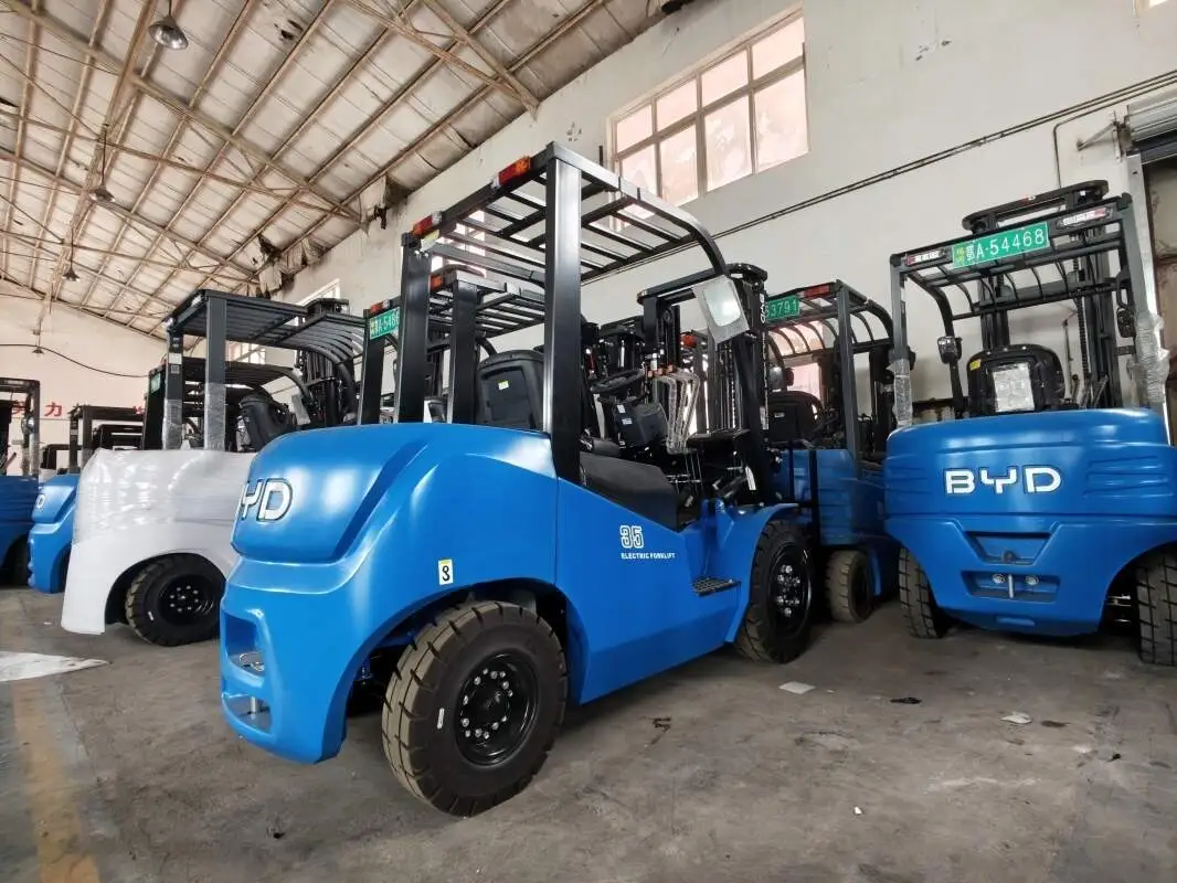 Electric Forklift Solutions for E-Commerce Fulfillment Warehouses(Image1) Electric Forklift Solutions for E-Commerce Fulfillment Warehouses(Image1)