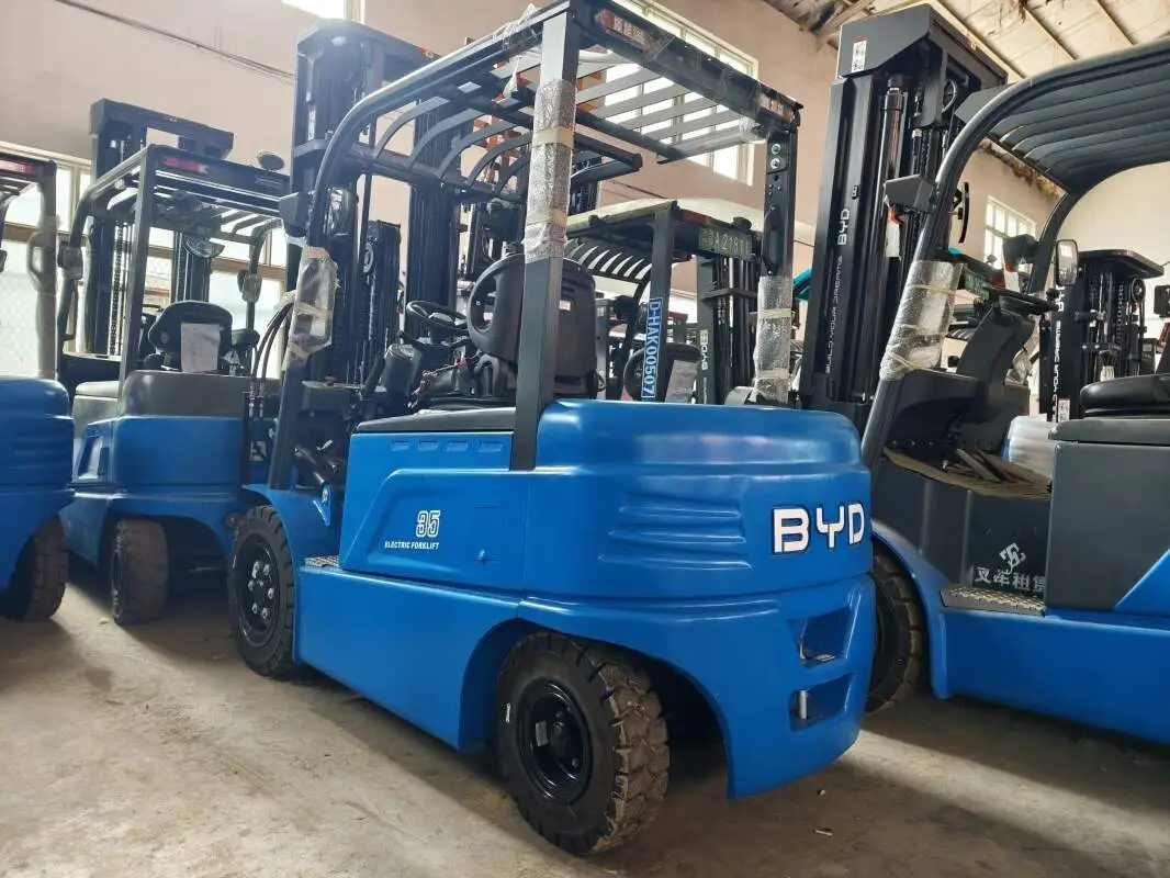 How to Choose the Right Electric Forklift for Your Operation Scale