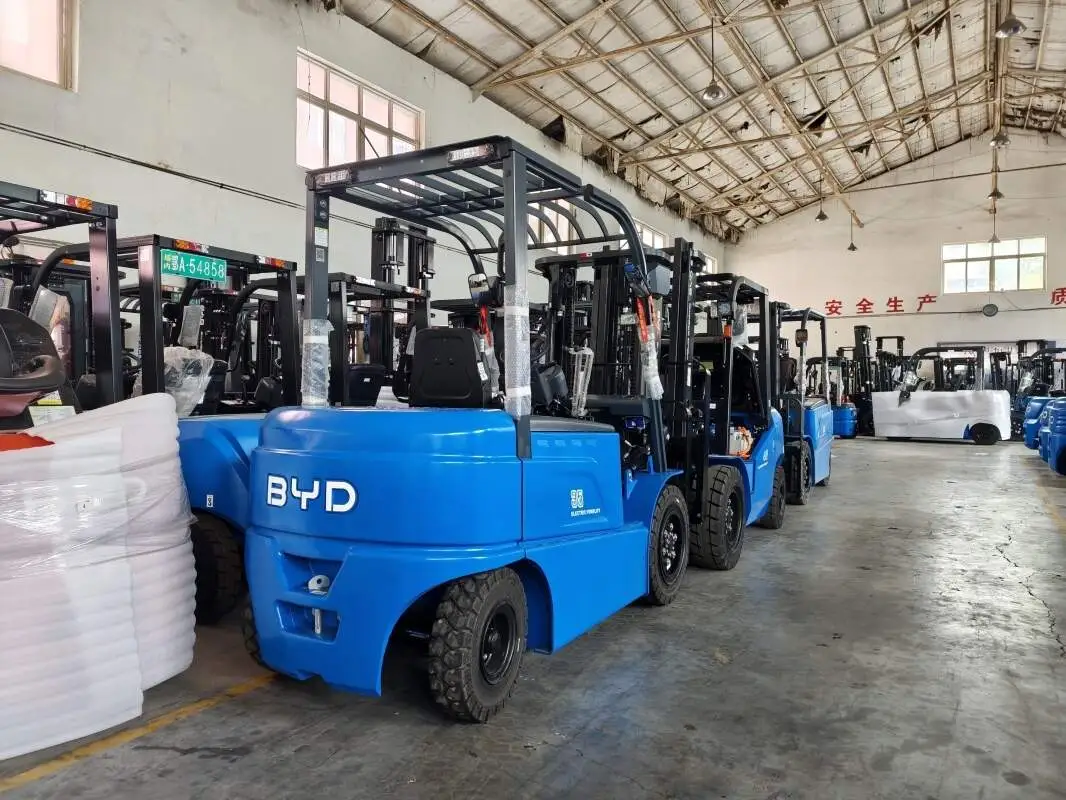 The Ultimate Handbook of Electric Lift Trucks for Global Logistics