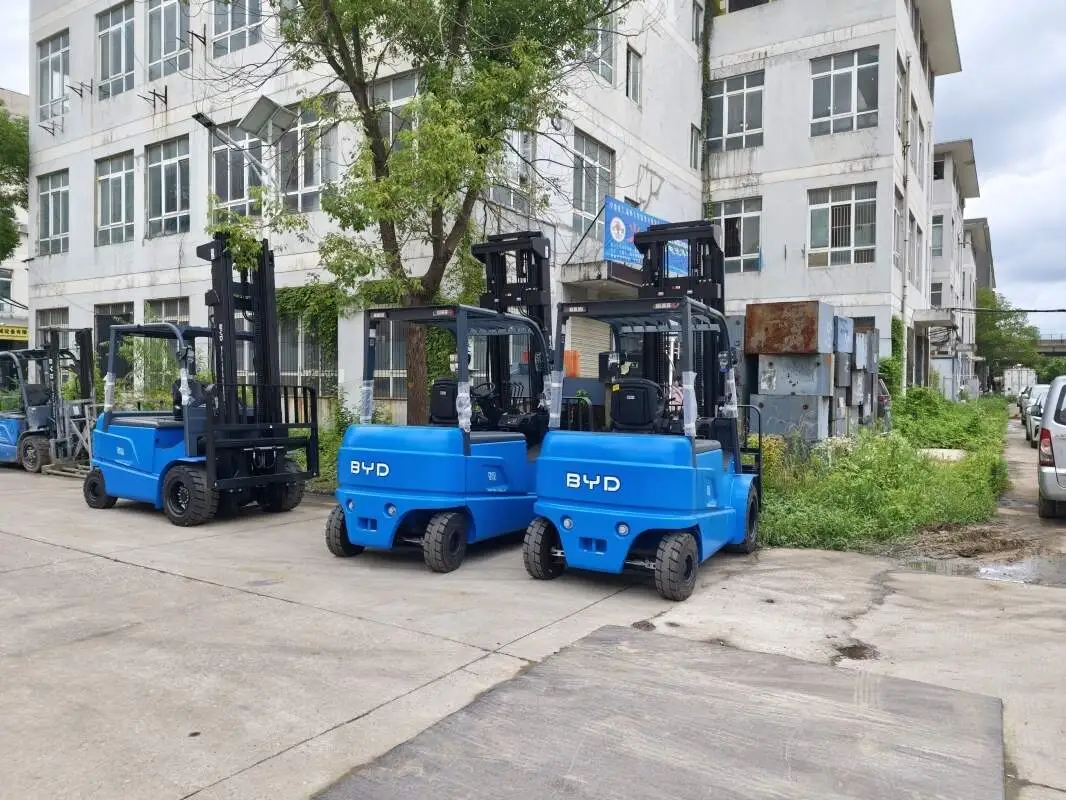 Warehouse workshop electric forklift factory direct sales, ride-on three-fulcrum models are fully stocked in stock