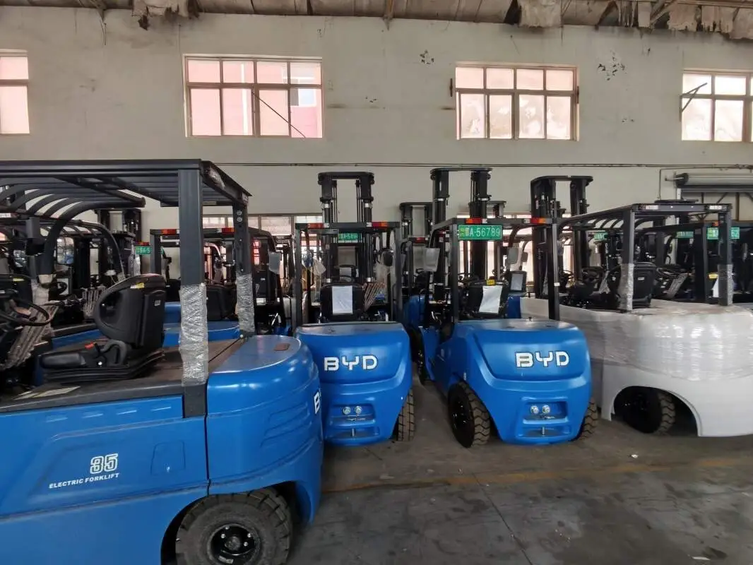Romania: Low Operating Cost BYD Lithium Forklift for Local Industrial Yards(Image1) Romania: Low Operating Cost BYD Lithium Forklift for Local Industrial Yards(Image1)