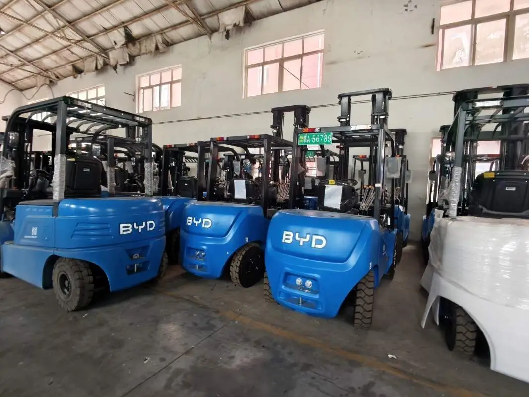Key Differences Between Electric Pallet Jacks and Electric Stacker Forklifts(Image1) Key Differences Between Electric Pallet Jacks and Electric Stacker Forklifts(Image1)
