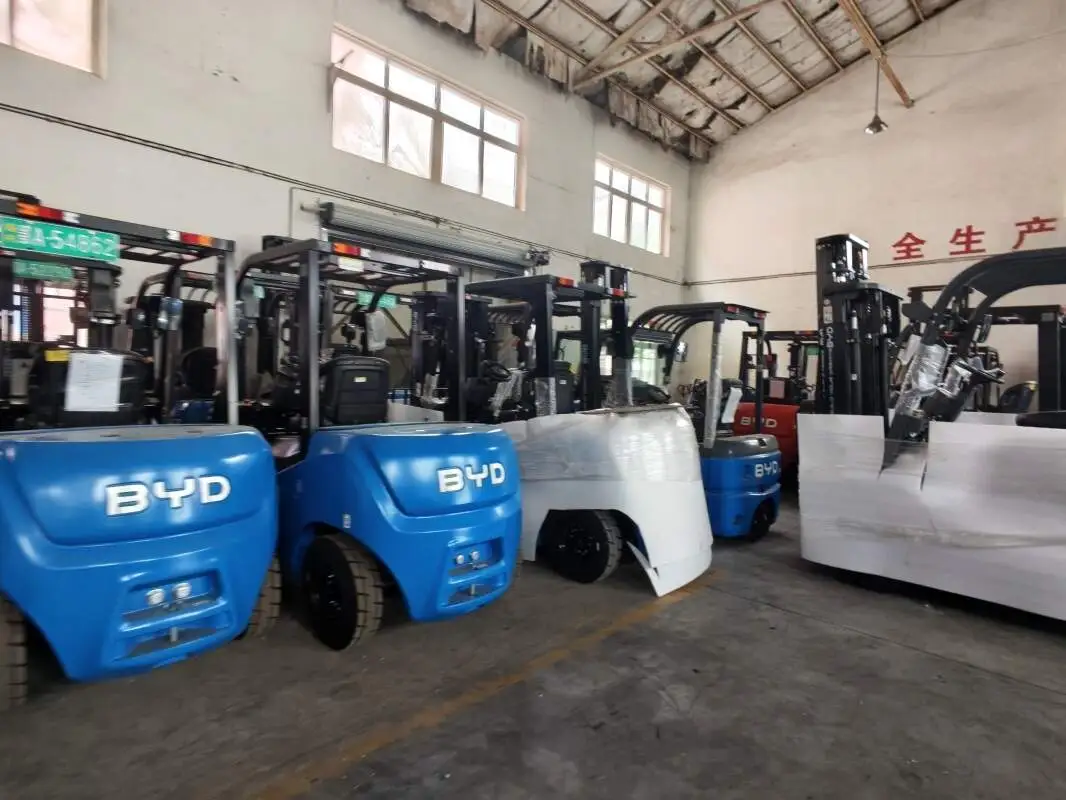 Furniture industry narrow channel warehouse expansion, BYD RTR20i stacking equipment uses real shots