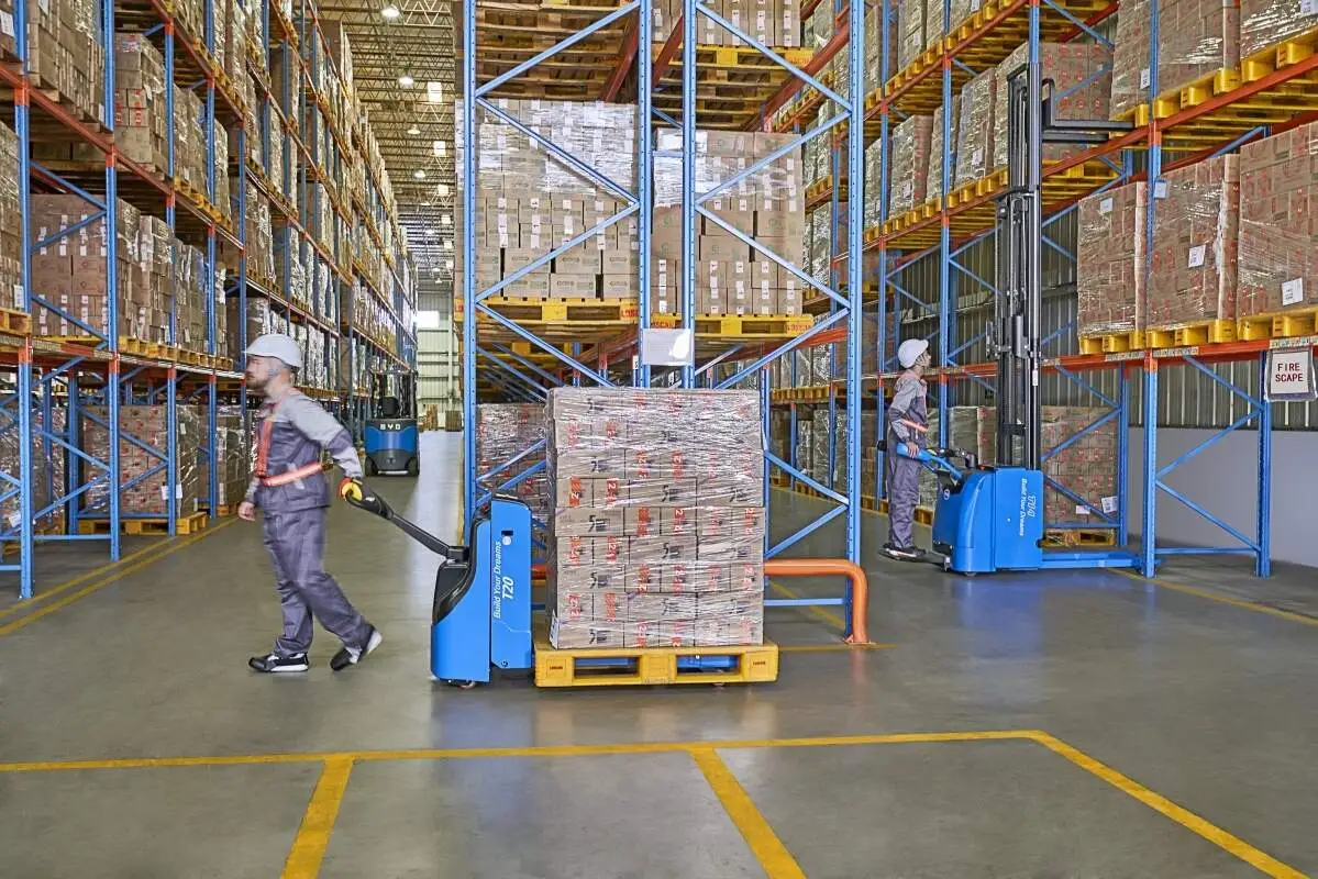 Narrow channel operation is suitable for: BYD CPD16S three-point forklift application detailed explanation