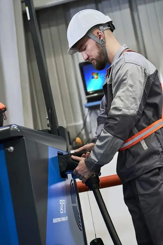 A Guide to 5 Ton Electric Forklifts for Heavy Duty Material Handling(Image1) A Guide to 5 Ton Electric Forklifts for Heavy Duty Material Handling(Image1)