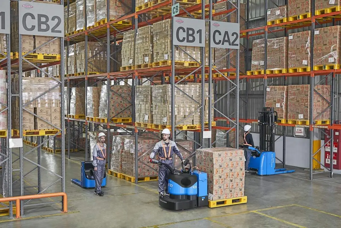 Narrow channel storage operation suitable models: BYD LECB18S three-point forklift application guide