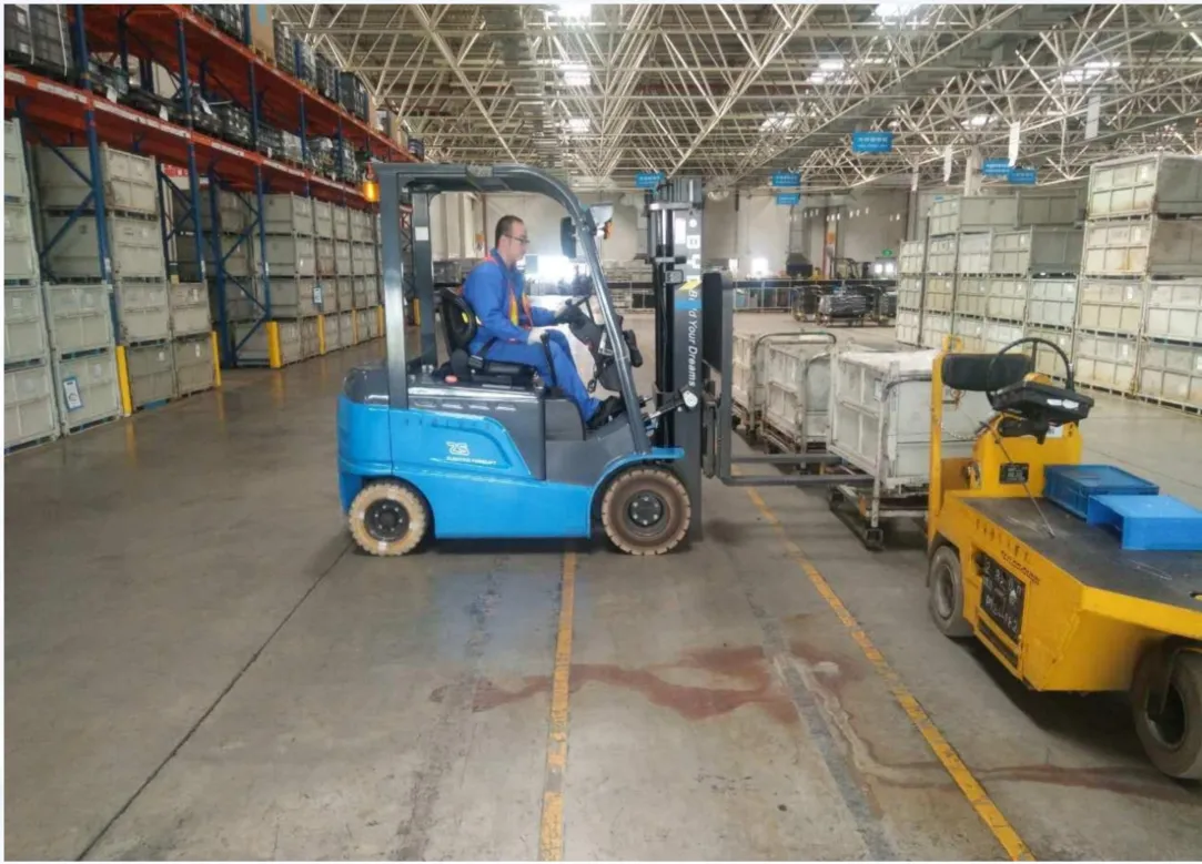 BYD forklift, glass industry storage and handling solutions